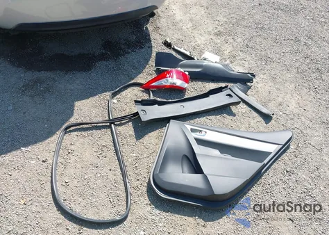 2014 Toyota Corolla Le z USA, uszkodzony, nr VIN 2T1BURHE1EC154151